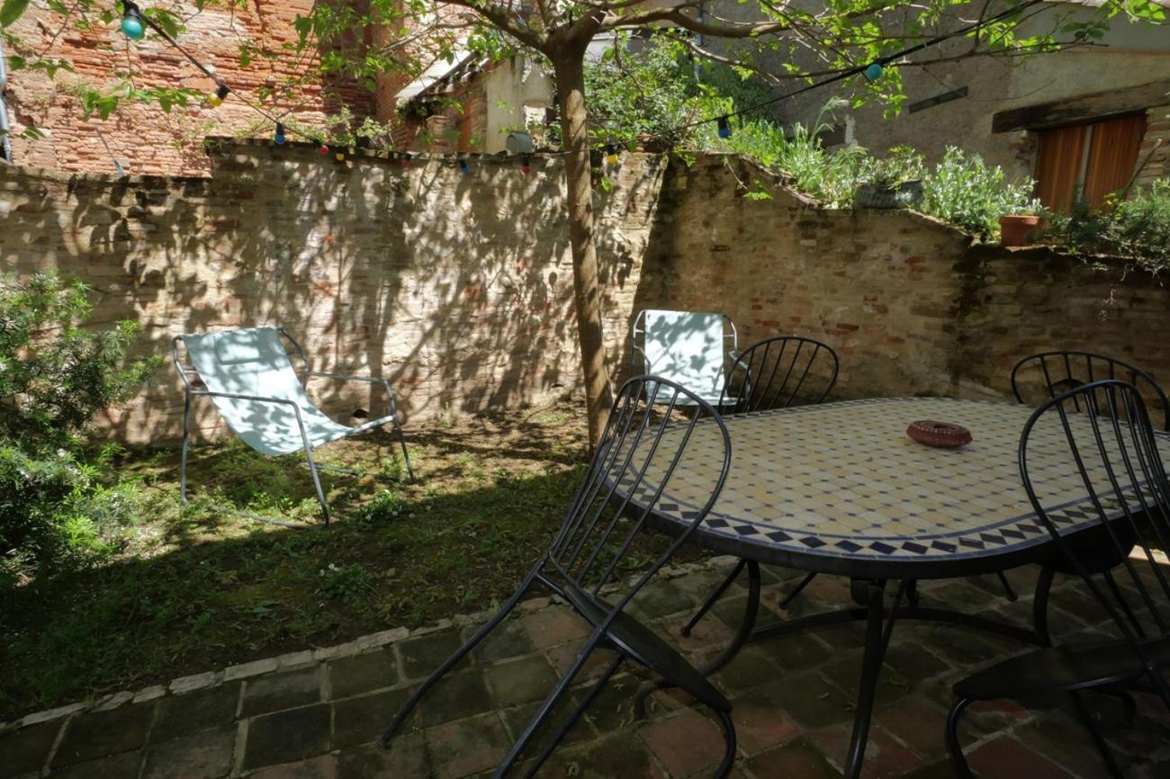 Bed and Breakfast La Lauze Et L'Anguille Gaillac Esterno foto
